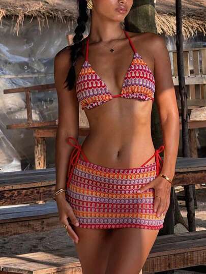 撞色拼接女士性感优雅条纹印花露背三件套比基尼，搭配甜美条纹印花迷你裙，适合春夏休闲海滩度假、泳池派对等场合，时尚泳装