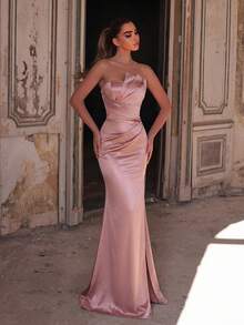 Faeriesty 女士优雅缎面无肩带及地长裙 - 褶裥上身设计，侧开衩，正式晚礼服，适合婚礼宾客、红毯活动、春季派对等场合。 - 藕粉色 - 查看 3