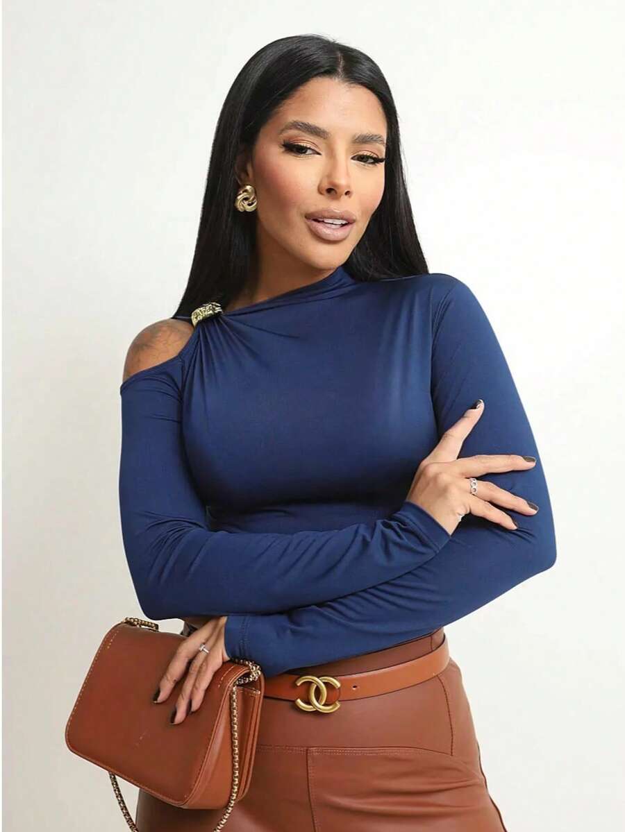 Blusa Feminina Zoe Manga Longa Suplex Premium – Elegância com Detalhe de Fivela - Gola Assimétrica -  Temos em outras cores - Após a compra nos enviem no chat a cor escolhida - fotos no banner. - Azul Marinho - Visão 1