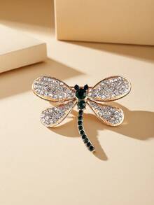 1 chiếc ghim cài hình chuồn chuồn thanh lịch, sự kết hợp giữa đá quý màu xanh ngọc lục bảo và kim cương trắng tạo nên vẻ lấp lánh rực rỡ, họa tiết cánh nhẹ nhàng che giấu sự chế tác tinh xảo, biến sức sống tự nhiên thành một tác phẩm nghệ thuật có thể đeo được, nhẹ nhàng làm nổi bật mọi trang phục. - Nhiều màu - Xem 5