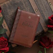 Biblia RVR60 Tamaño Compacto Letra Grande 12 Puntos Imitación Piel Café Geométrico Con Cierre - Libro único - Ver 5
