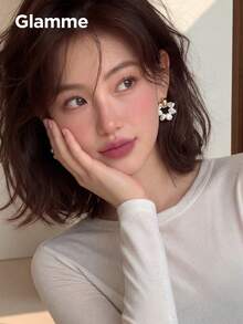 Khuyên tai thời trang bằng kim loại dành cho nữ, phù hợp để đeo hàng ngày. - trắng - Xem 5