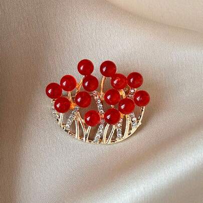 1pc Fashionable Petite Rhinestone Inlaid Red Faux Garnet Floral Brooch, Alloy Clothing Accessory Anti-Slip Lapel Pin