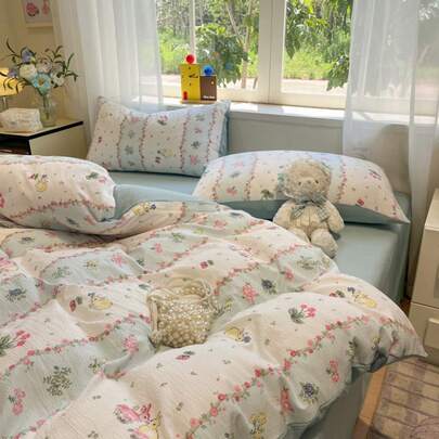 Bộ chăn ga gối 4 món thân thiện với da, kiểu dáng dễ thương, in hình thỏ dâu tây (1 vỏ chăn + 2 vỏ gối + 1 ga trải giường, không kèm ruột chăn), bộ ga giường in hình thỏ sọc hai mặt, mềm mại, thoáng khí, chất liệu jacquard mềm mại, thích hợp cho mọi mùa, phòng ngủ, phòng khách.