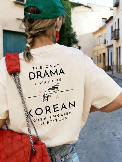 Áo thun cổ tròn in hai mặt. Áo thun nữ tay ngắn cổ tròn dáng rộng, đơn giản và dễ thương, kiểu dáng thường ngày, phù hợp cho kỳ nghỉ. Thích hợp cho Ngày Valentine, mùa tựu trường, Ngày Nhà giáo và các ngày lễ khác. Áo thun tay ngắn in chữ, mềm mại, rộng rãi và thoải mái, kiểu dáng đường phố cao cấp, phong cách thường ngày, đa năng.