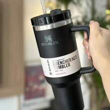 Sản phẩm có sẵn: Cốc giữ nhiệt bằng thép không gỉ S-TANLEY 40oz có ống hút, dung tích lớn, kiểu dáng thời trang, thích hợp cho ô tô. - Nhiều màu, 40oz - Xem 5