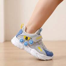 Tenis para Niños y Niñas Zapatillas Deportivas de Malla Transpirable y Piel Sintética con Cierre de  Ajustable Calzado Infantil Casual de Suela Gruesa con Amortiguación Zapatos Deportivos Modernos con Decoración de Letras Estilo de Moda Tenis Ligeros Cómodos Antideslizantes Resistentes al Desgaste - Azul - Ver 4
