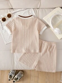 Bộ đồ thường ngày cho bé trai gồm áo thun cổ chữ V và quần short, thiết kế tối giản. - Màu be - Xem 5