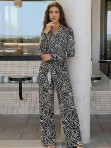 Bộ đồ 2 mảnh ZIAI dành cho nữ, áo thun dài tay cổ chữ V tay rớt vai in họa tiết lá cây và quần cạp chun, bộ đồ thun đi nghỉ mát mùa thu/đông. - màu đen - Xem 4