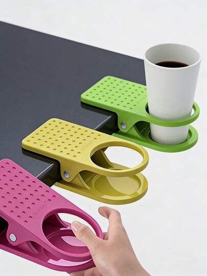 1 kẹp giữ cốc chống tràn nhiều màu sắc, giá đỡ cốc kẹp di động với thiết kế mở rộng mặt bàn, được làm bằng nhựa chắc chắn với bề mặt chấm chống trượt, thích hợp để ngăn ngừa tràn đổ trên bàn làm việc văn phòng, bàn học và bàn làm việc tại nhà, có thể giữ cốc cà phê, chai nước và ly, giúp sắp xếp bàn làm việc và tiết kiệm không gian.