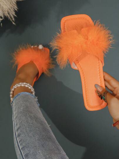 Casual Feather Decor Flat Slippers For Women, Suitable For Relaxing At Home, Strolling In The Neighborhood, Or Late Night Walks. Pair Well With Loose Homewear Pants Or Oversized Casual T-Shirts For A Comfortable And Effortless Look. Soft Upper Conforms To Foot Shape, Non-Abrasive And Non-Constrictive. The Square Toe Design Is Simple Yet Stylish, And The Feather Decoration Adds A Playful Touch, Allowing Your Indoor And Outdoor Outfits To Be Both Comfortable And Fashionable.