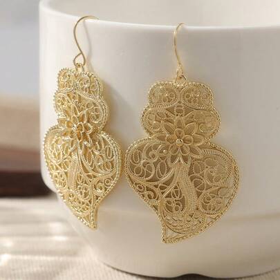 1 Đôi bông tai mặt dây chuyền hình trái tim rỗng chạm khắc thời trang và thanh lịch, thiết kế độc đáo phù hợp cho phụ nữ đeo hàng ngày và trong các dịp trang trọng, một món quà tuyệt vời dành cho nàng.