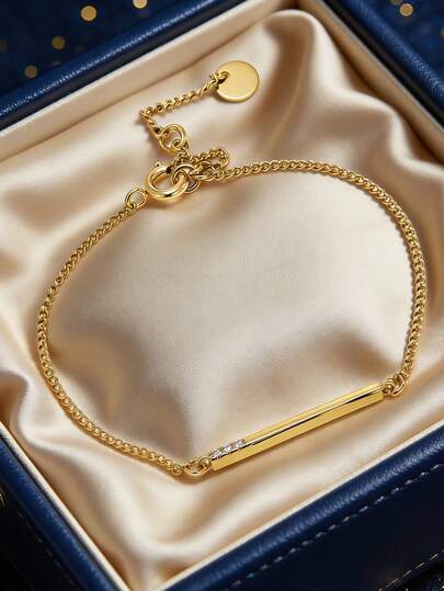 Vòng tay nữ mạ vàng kiểu mắt xích , đính đá Zirconia dọc theo thân vòng, phong cách tối giản thanh lịch, phù hợp cho cả đi làm và đi chơi hàng ngày, món quà lý tưởng cho những người yêu thích thời trang.