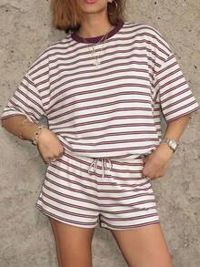 2 piezas Conjunto a rayas, Camiseta holgada de hombros descubiertos + Pantalones cortos con cordón, Conjunto casual elegante de vacaciones retro americano Y2K para el verano - Burdeos - Ver 4