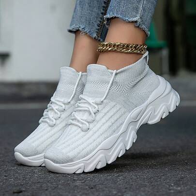 银色亮片锯齿厚底女式休闲运动鞋，适合女孩通勤和街头穿着，四季皆宜的百搭运动鞋