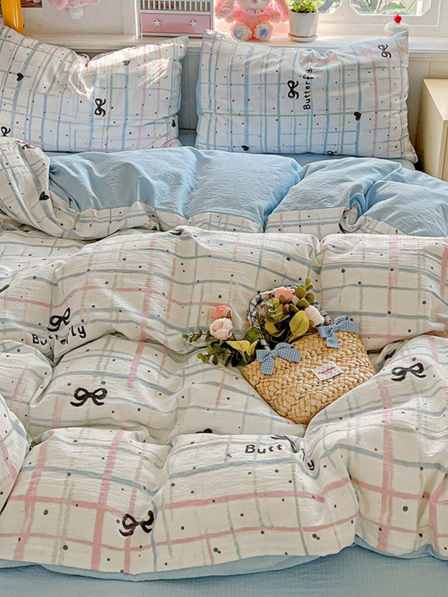 三件套蓝白格子被套，黑色俏皮爱心、字母和蝴蝶结印花被套，带系带角和拉链设计，简约可爱床上用品套装，包含1个被套+2个枕套，超柔软涤纶面料，被套和枕套不含被芯，四季皆宜。 - 淺藍色 - 查看 1