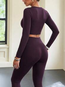 Bộ đồ mùa đông định hình vóc dáng 2 món, áo tay dài cổ tròn phối cùng quần legging cạp cao ôm sát, áo cổ tròn tôn dáng kết hợp với quần cạp cao ôm sát, áo cổ tròn thời trang tôn vòng một và quần legging cạp cao định hình vóc dáng, bộ đồ thể thao mùa đông 2 món dành cho nữ - Màu tím - Xem 4