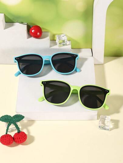 2副男女童时尚眼镜，适合4-8岁儿童，撞色镜框装饰，轻巧PC材质镜框，休闲方形款式，适合拍照和日常佩戴，附带眼镜盒