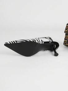 XBYASDF Giày sandal mũi nhọn cao gót 7cm họa tiết da báo mới năm 2026 dành cho nữ, gót nhọn mảnh mai bóng bẩy, giày thời trang đi làm và dự tiệc. - Đen và trắng - Xem 11