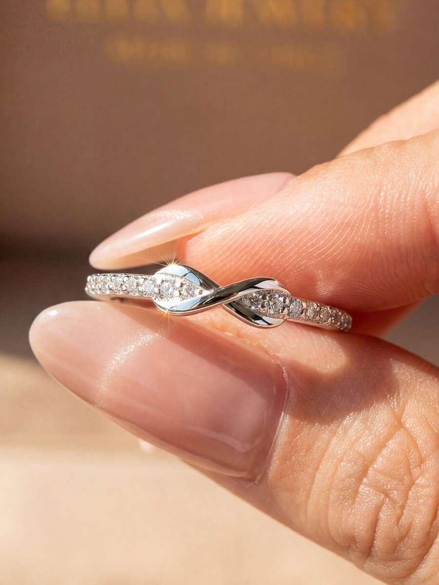 1 chiếc nhẫn bạc 925 Sterling Silver thiết kế hình số 8 độc đáo đính kim cương, thích hợp cho nữ giới đeo hàng ngày, cũng có thể dùng làm quà kỷ niệm hoặc quà Valentine cho bạn gái. - Bạc - Xem 1