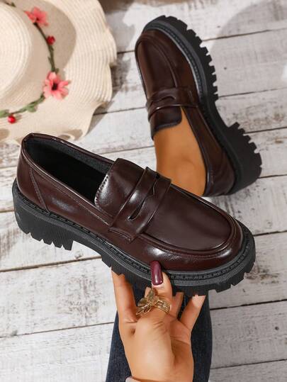 Women's Fashion Black Leather Gold Chain Slip-On Loafers, Soft Bottom Thick Sole Slip-On College Style Loafers, Spring/Autumn