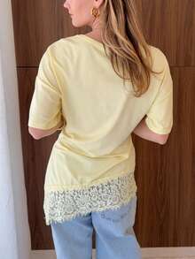 Nueva llegada Blusa de punto larga con bajo asimétrico y encaje en contraste, adecuada para la playa, uso diario, vacaciones, escuela, fiesta de cumpleaños, casual de verano - Amarillo - Ver 2