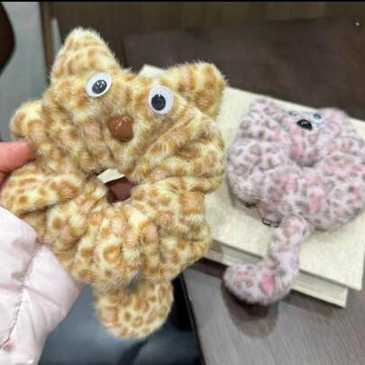 可爱豹纹猫咪毛绒发圈套装，韩式时尚优雅设计，适合女性日常佩戴，也是节日送礼佳品。套装包含发带、马尾夹、发圈及其他配饰。高弹力可爱发圈，可轻松打造丸子头和马尾辫，必备新款发饰。