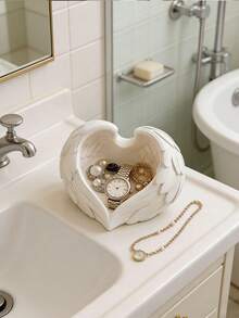 这款单件式天使翅膀烛台/装饰托盘非常适合放置茶蜡或仿真蜡烛，是家居装饰和桌面摆设的理想之选。这款设计独特的烛台摆件也是送给装饰爱好者的精美礼物。 - 多款 - 查看 1