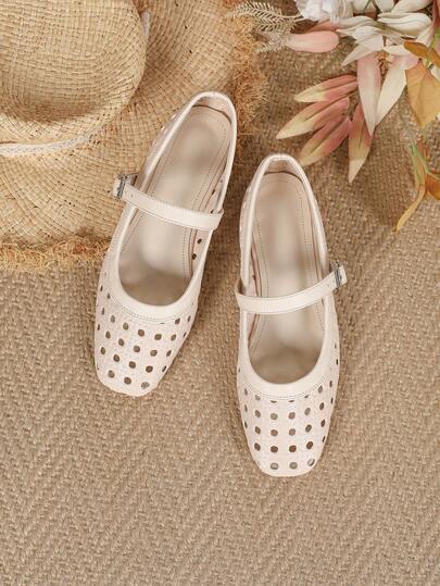 2026 New Bohemian Hollow Breathable Buckle Mary Jane Flat Shoes, Casual Comfortable Elegant Perforated Plus Size Women Shoes, Lightweight, Breathable, Suitable For Daily Casual, Shopping, Office, Gym And Other Occasions