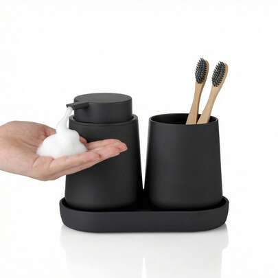 Bộ phụ kiện phòng tắm màu đen mờ phong cách hiện đại - gồm bình đựng xà phòng, giá đựng bàn chải đánh răng và khay đựng đồ, dùng để sắp xếp và cất giữ đồ dùng trên mặt bàn phòng tắm.