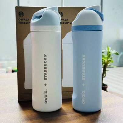  Owala + 星巴克同款 700 毫升双层不锈钢真空保温水瓶，颜色深邃，外观优雅，做工精良，适合露营、工作、室内使用，是情人节、生日的绝佳礼物。