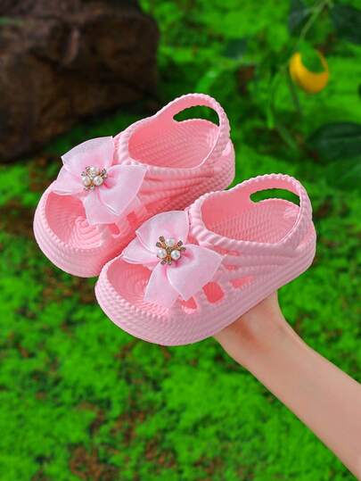 1 Pair Pearl & Rhinestone Decorated Girls' Sandals, EVA Comfortable Breathable Soft Thick Sole Children's Beach Slippers, Convenient Slip-On, Suitable For Spring/Summer Indoor & Outdoor