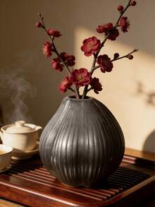 Vaso Preto Elegante com Ramos de Flor de Ameixeira Vermelha - Ideal para Decoração Moderna de Casa, Arranjo de Sala de Chá, Estética Zen, Peça Central de Mesa de Centro de Sala de Estar Minimalista, Presente de Ano Novo Chinês, Arranjo Floral de Primavera, Acessórios Internos Boêmios, Iluminação de Ambiente Aconchegante, Decoração Interna de Plantas Confortáveis - 1 peça, Pode Criar uma Atmosfera Refinada e Graciosa em Qualquer Espaço - Multicolorido - Visão 3