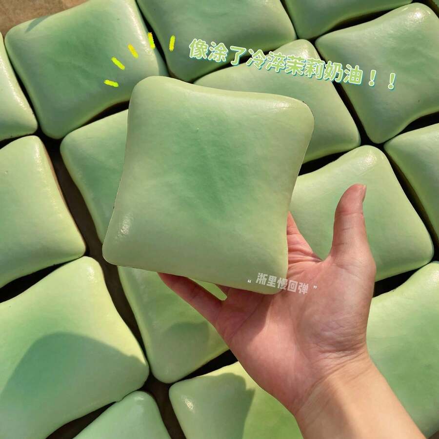 1个超柔软茉莉花黄油吐司造型慢回弹减压玩具 - 生日、节日、圣诞节、万圣节的完美礼物 - 彩色 - 查看 1