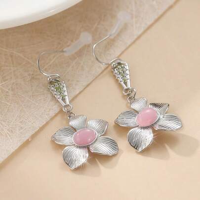 Đôi bông tai hoa màu hồng tối giản thanh lịch, trang sức nhẹ nhàng phù hợp cho phái nữ, thích hợp cho mọi ngày và nhiều dịp khác nhau, một món quà bất ngờ tinh tế dành cho quý cô.
