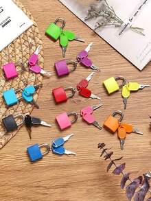 1 ổ khóa thép nhỏ gọn và bền chắc, thích hợp cho hành lý và máy tính xách tay, kèm theo 2 chìa khóa. - Khóa chìa - Xem 2