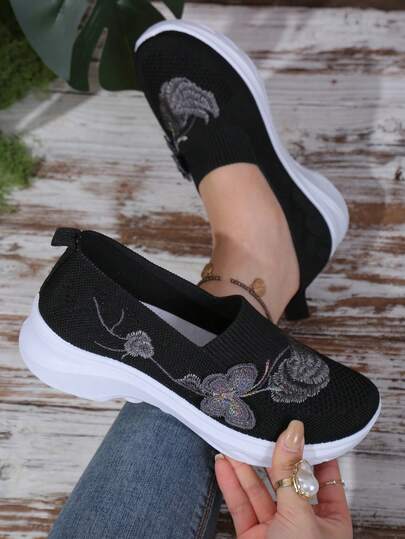 Spring/Summer Chinese Style Embroidered Mesh Women's Shoes, Slip-On Soft-Sole Embroidered Floral Comfortable Breathable Casual Shoes For Mothers