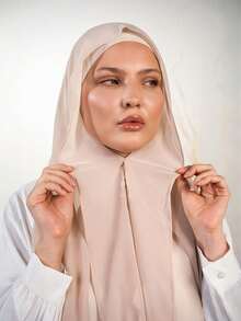 一件式三合一速戴雪纺头巾，内置磁铁和底帽/一体式速戴头巾 - 无需别针，防滑贴合，几秒即可轻松佩戴。适合日常搭配长袍、户外活动、祈祷和朝圣、海滩、度假等场合。 - Magnetic Instant Hijab - 查看 2