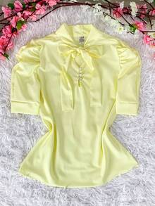 Short-Sleeved Blouse With Puff Sleeves And Bow, Size 8. Elegant Casual Style. Button Closure At The Top. - 淡黃色 - 查看 1