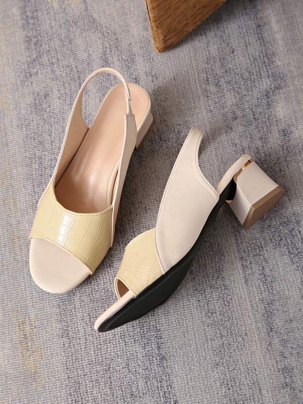 Giày sandal nữ phối màu, họa tiết da cá sấu, gót chunky, hở mũi, quai ngang mắt cá chân, kiểu dáng thanh lịch, phù hợp cho công sở và đi làm.