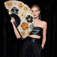 Bộ quạt cầm tay dành cho nam và nữ, được làm từ chất liệu polyester, với họa tiết hoa rực rỡ điểm xuyết màu vàng, mang đến thiết kế trang nhã và sang trọng, phù hợp sử dụng hàng ngày, là phụ kiện thời trang theo phong cách TODAYART, mang lại hiệu ứng thị giác tươi vui và lộng lẫy. Thích hợp cho mùa hè và các dịp lễ. - Nhiều màu - Xem 5