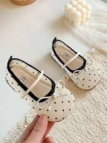 1 Pair Girls' Firework Mesh Hollow Soft Bottom Flat Shoes, Girls/Toddlers' Fashion Hollow Sandals, New Chinese Style Bowknot Hanfu Shoes, Spring/Summer - Beige - View 2