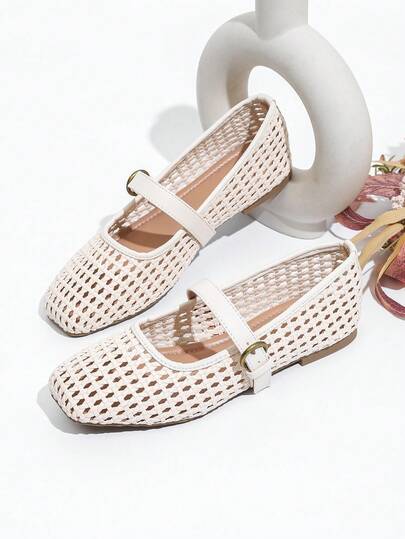 优雅透气平底女鞋，时尚、学院风、复古风、朋克风、仙气风、中式风、洛丽塔风、西式婚礼、商务场合、中式婚礼、魅力风、户外、西部风、简约风、美式复古风、玛丽珍鞋、镂空设计、夏季款、大码款，适合度假、婚礼、派对、办公、户外等场合。