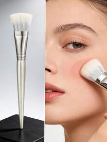 OEIEZ 1 pieza Brocha de rubor suave y esponjosa, cerdas de fibra de alta calidad, brocha de maquillaje profesional, adecuada para polvos, cremas, rubor líquido y herramienta de contorneado facial, accesorio de maquillaje vegano y diario - Plateado - Ver 4
