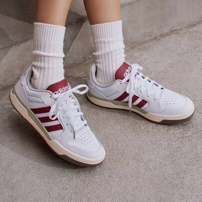 Adidas Giày thể thao phong cách bóng rổ cổ điển ENTRAP, mang hơi hướng sinh viên Mỹ.