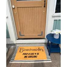 MELODADDY Tapete Divertido de Bienvenida para Puerta Delantera Decoración de Porche Alfombras con Respaldo de Goma 30" L x 18"(A) Tapete Español para Entrada Regalo Novedoso de Inauguración de - Bienvenidos Pero a Las 9 Se Me Largan Espaol - Ver 3
