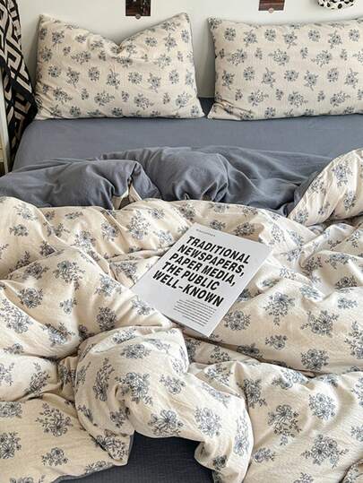 Elegant Blue Floral Bedding Set, Including 1*Duvet Cover + 2*Pillowcases, Cream Base With Blue Ditsy Floral Duvet Cover, Soft & Breathable Pillowcases, 100% Polyester, Comfortable Texture, Machine Washable