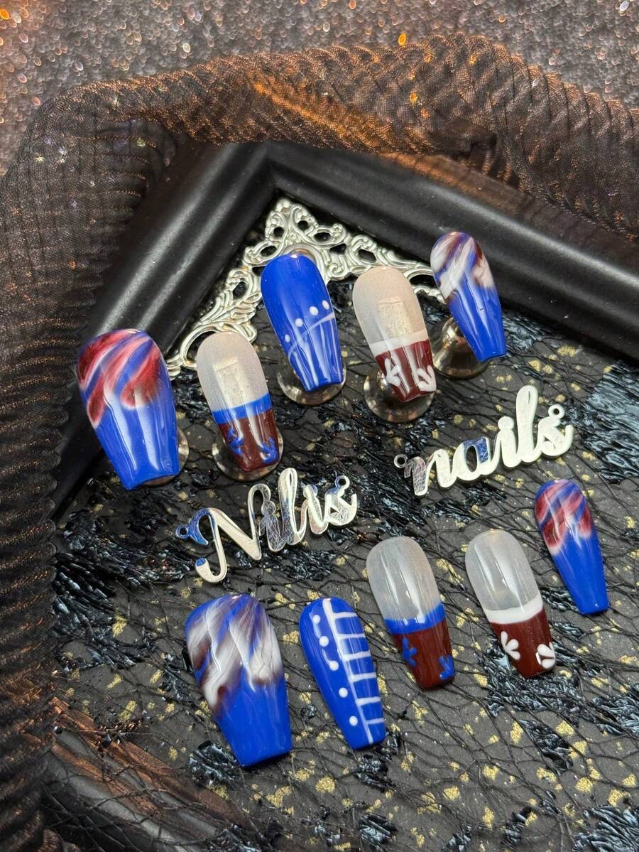 10 parches de uñas acrílicas hechas a mano, en forma de ataúd, en azul, con rayas azules y blancas, marrón francés, con flores pintadas a mano, puntos y patrones geométricos, estilo Y2K, kit de uñas usables (incluye: un gel de gelatina y una tira de fricción), productos para uñas adecuados para que las mujeres los usen en festivales, vida diaria, reuniones, fiestas y otras ocasiones