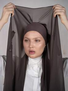 一件式三合一速戴雪纺头巾，内置磁铁和底帽/一体式速戴头巾 - 无需别针，防滑贴合，几秒即可轻松佩戴。适合日常搭配长袍、户外活动、祈祷和朝圣、海滩、度假等场合。 - Magnetic Instant Hijab - 查看 11