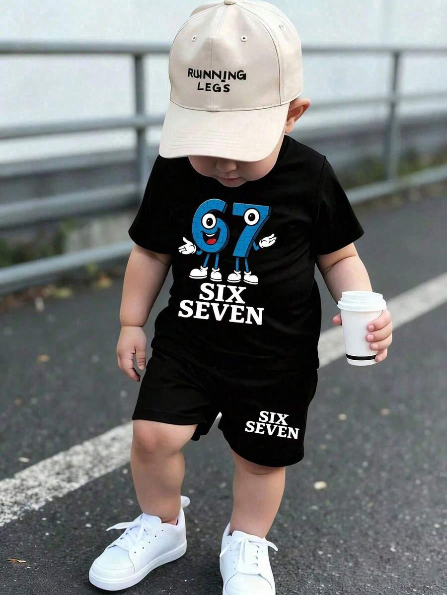 Kortärmad t-shirt och shorts för babypojkar med nummertryck - Svart - Visa 1
